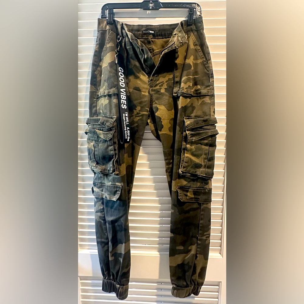 Fashion Nova Army Print Cargo Jogger Pants SIZE L